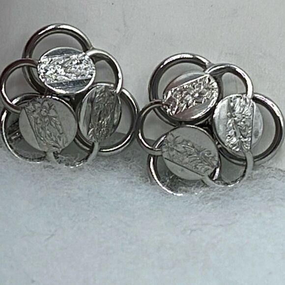 Vintage 3D Sarah Coventry swirl clip earrings. - Picture 1 of 6